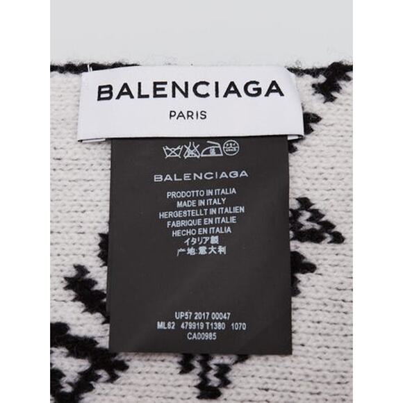 Balenciaga Black and White All Over Logo Scarf Balenciaga Balenciaga Black White Wool Blend Monogram Print All-over Logo Scarf